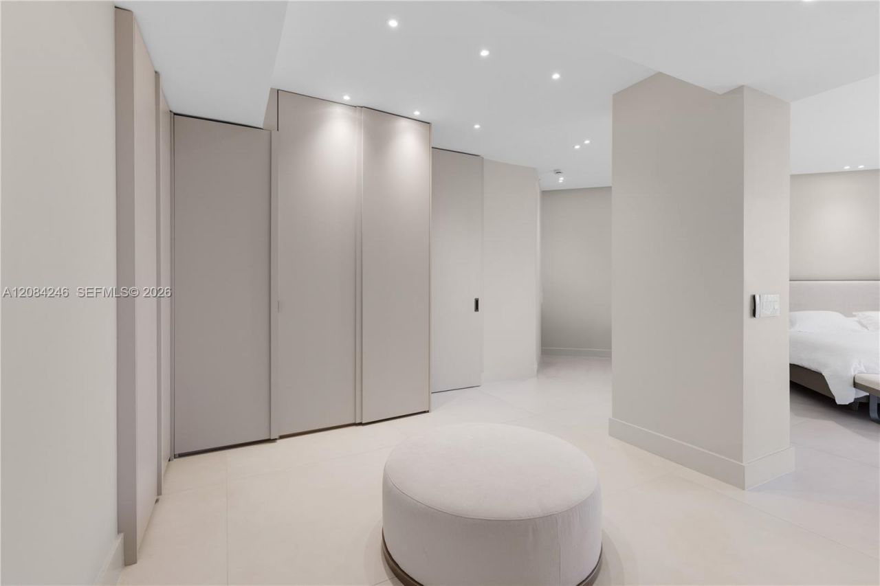 21050 Point Pl , Unit 902, Aventura, FL 33180 Photo