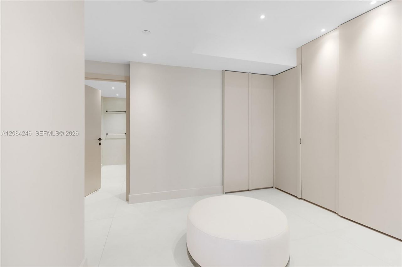 21050 Point Pl , Unit 902, Aventura, FL 33180 Photo