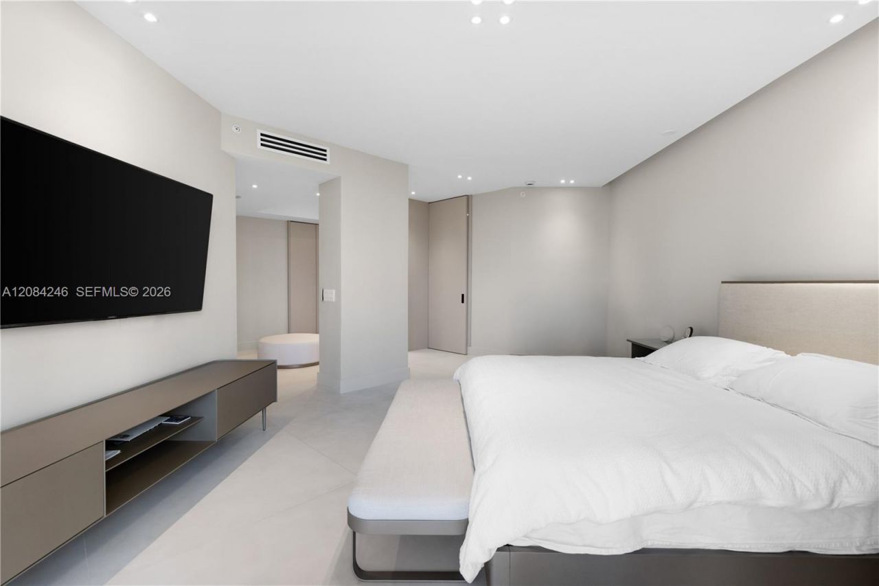 21050 Point Pl , Unit 902, Aventura, FL 33180 Photo