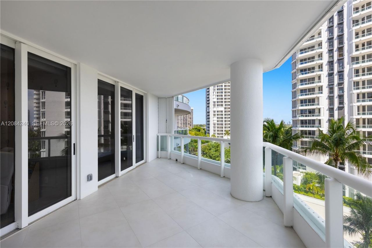 21050 Point Pl , Unit 902, Aventura, FL 33180 Photo