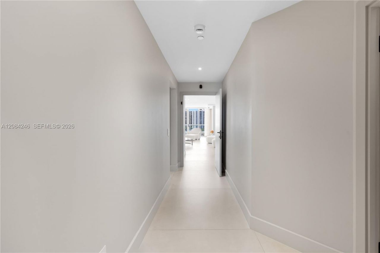21050 Point Pl , Unit 902, Aventura, FL 33180 Photo