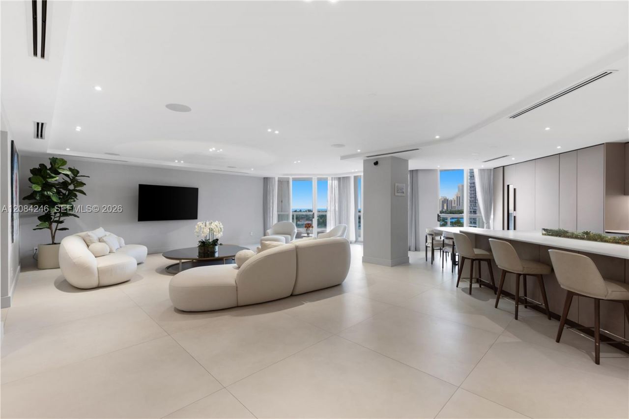 21050 Point Pl , Unit 902, Aventura, FL 33180 Photo