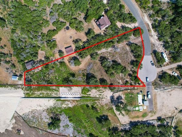 1102 Debco LN , Spicewood, TX 78669