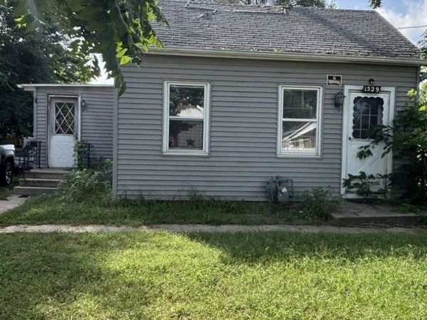 1529 Sycamore Street , Ottawa, IL 61350