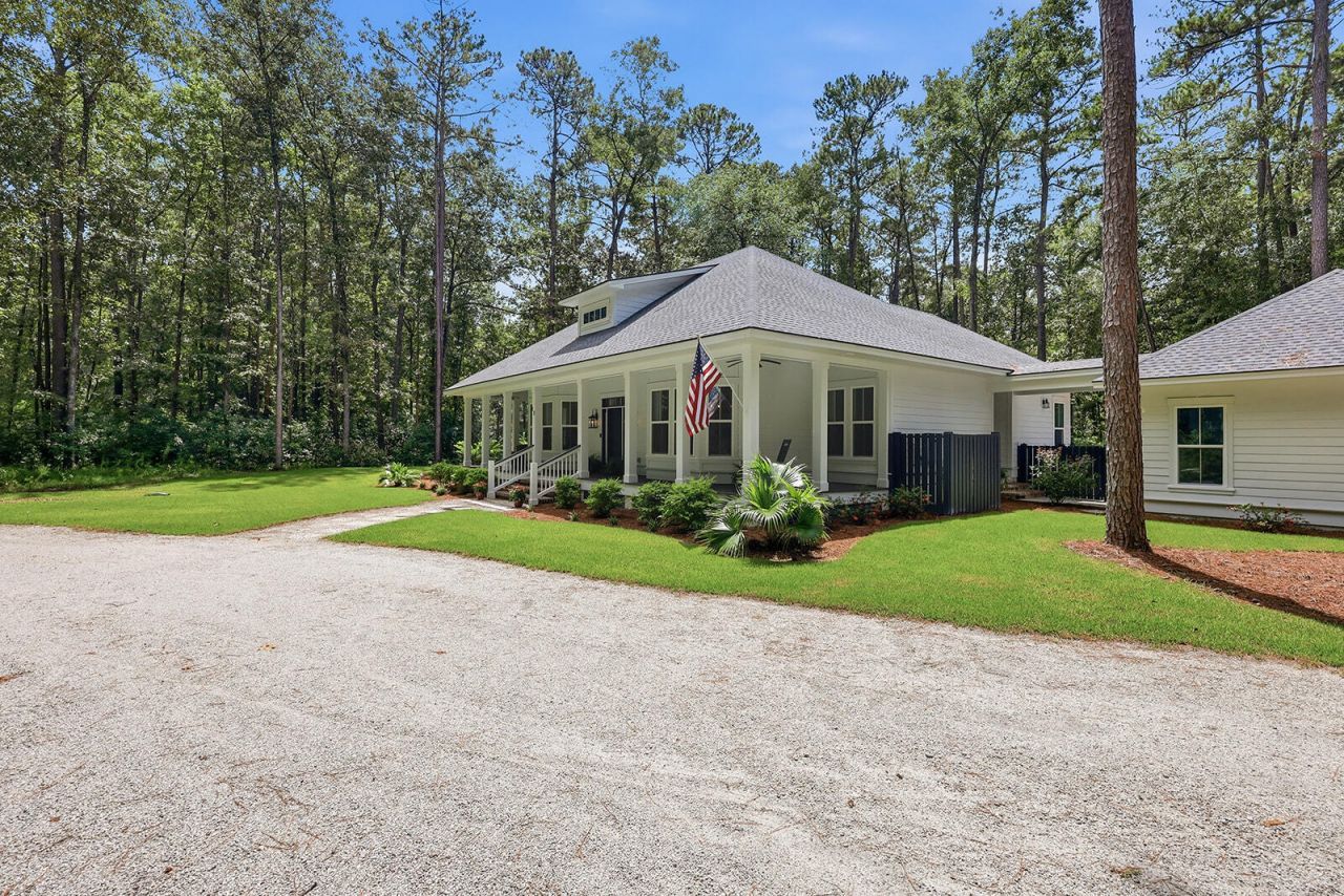 17 Blake Lane Photo 6