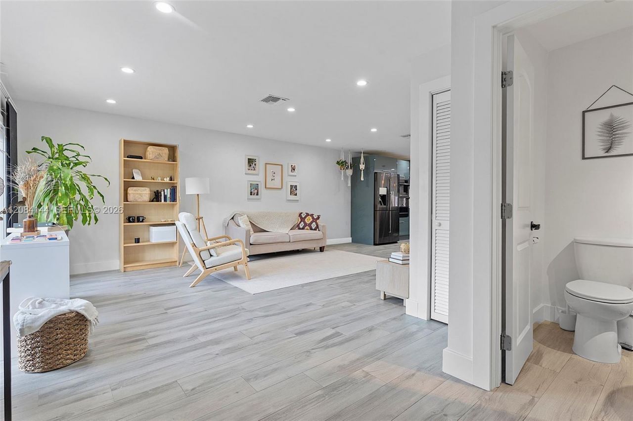 4868 Sheridan St, Unit 5, Hollywood, FL 33021 Photo
