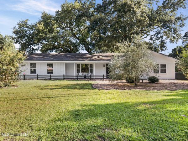 1560 E Second Street, Pass Christian, MS 39571
