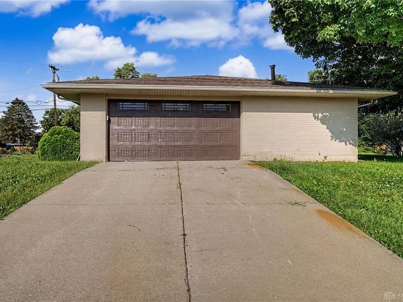 529 N Eppington Drive, Trotwood, OH 45426 Photo 4