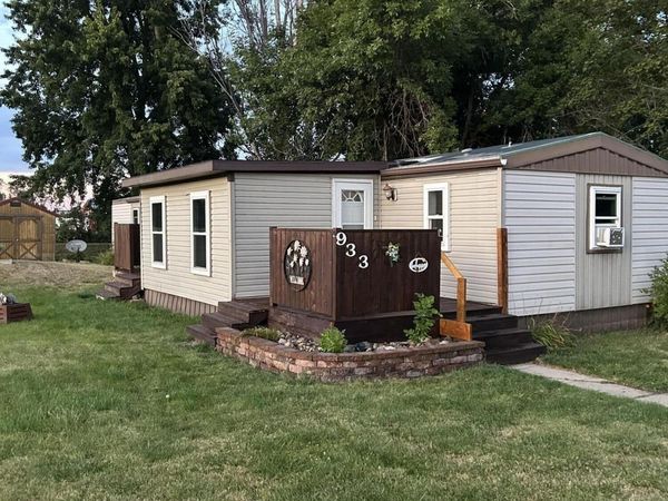 933 13TH AVENUE NW, Watertown, SD 57201