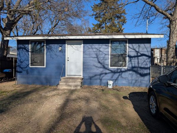 203 S Kouns Street, Cleburne, TX 76031