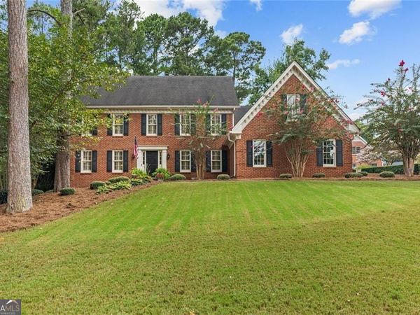 877 Guinevere Way SW, Lilburn, GA 30047
