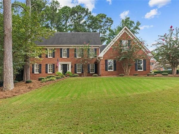 877 Guinevere Way SW, Lilburn, GA 30047