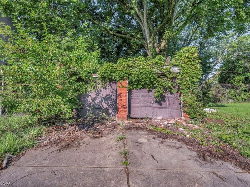 8311 Decker Avenue, Cleveland, OH 44103 Photo 32