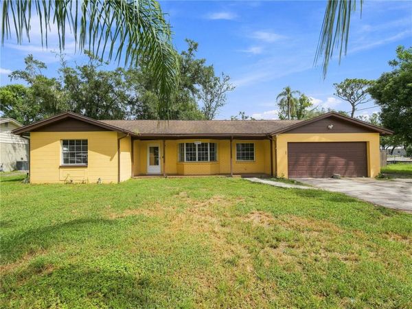 8906 E LANWAY DRIVE , TAMPA, FL 33637