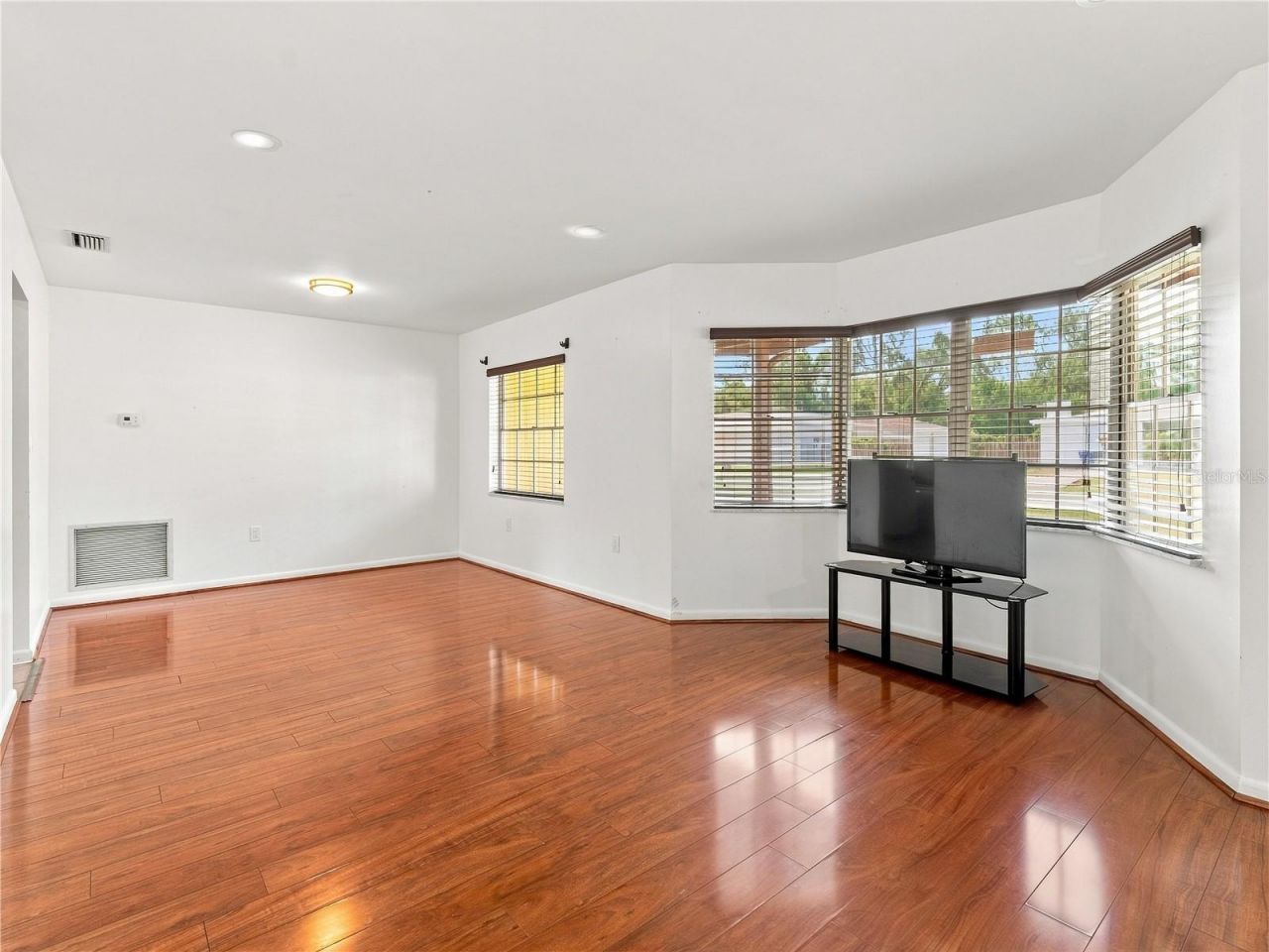 8906 E Lanway Drive, Tampa, FL 33637 Photo