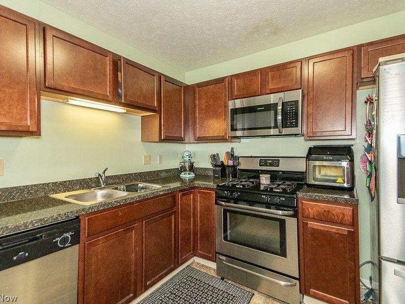 410 Rachel Lane, Avon Lake, OH 44012 Photo 10