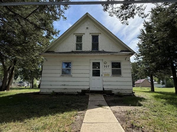 307 E 4th Ave, Mount Vernon, SD 57363