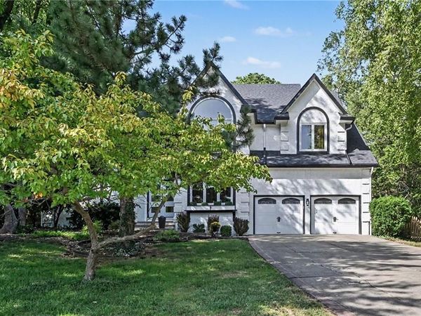 8225 NW Weatherby Drive, Weatherby Lake, MO 64152