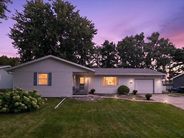 512 Yorktown Road, DeForest, WI 53532