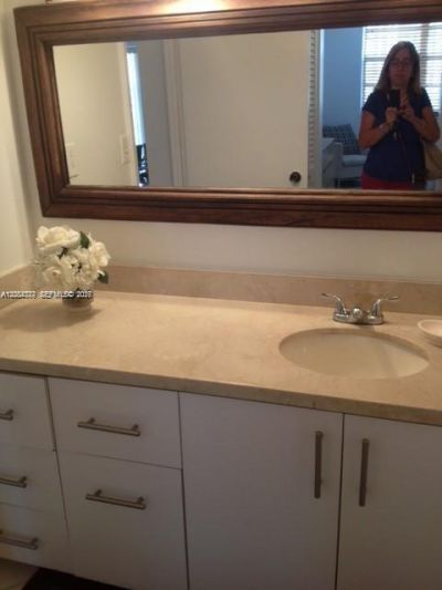 300 NE Bayview Dr, Unit 501, Sunny Isles Beach, FL 33160 Photo