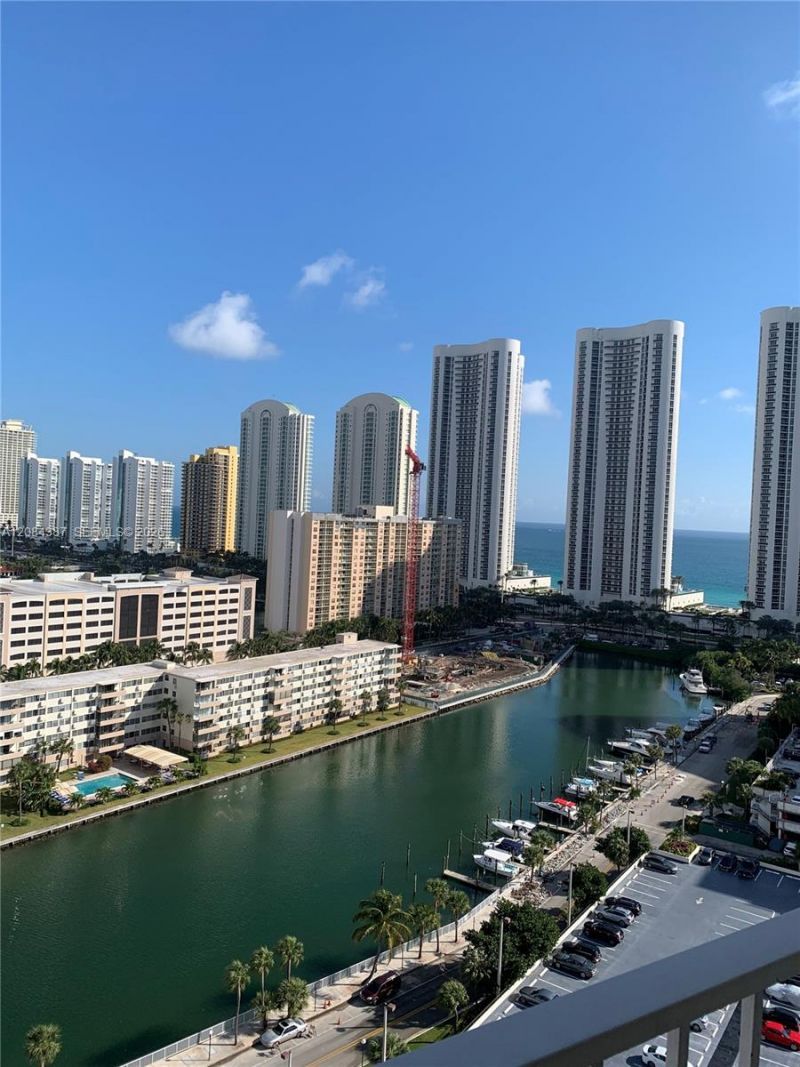 300 NE Bayview Dr, Unit 501, Sunny Isles Beach, FL 33160 Photo