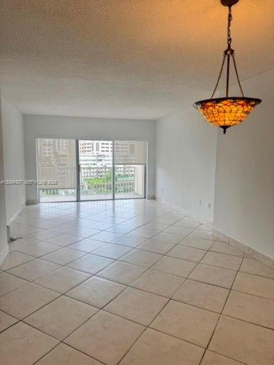 300 NE Bayview Dr, Unit 501, Sunny Isles Beach, FL 33160 Photo