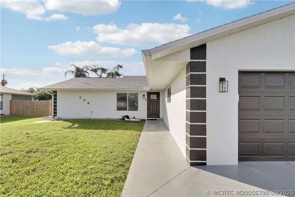 778 SE Albatross Avenue, Port Saint Lucie, FL 34983 Photo