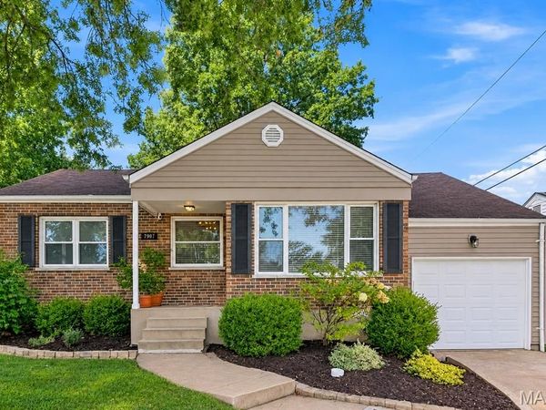 7907 E Yorkshire Drive, St Louis, MO 63123