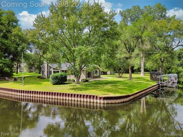 9045 Commerce Road, Commerce Township, Mi 48382