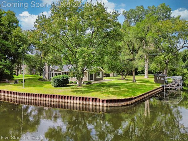 9045 Commerce Road, Commerce Township, Mi 48382