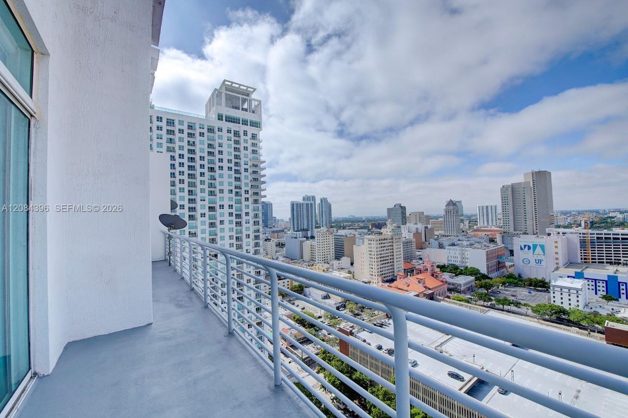 234 NE 3rd St , Unit UPH01, Miami, FL 33132 Photo