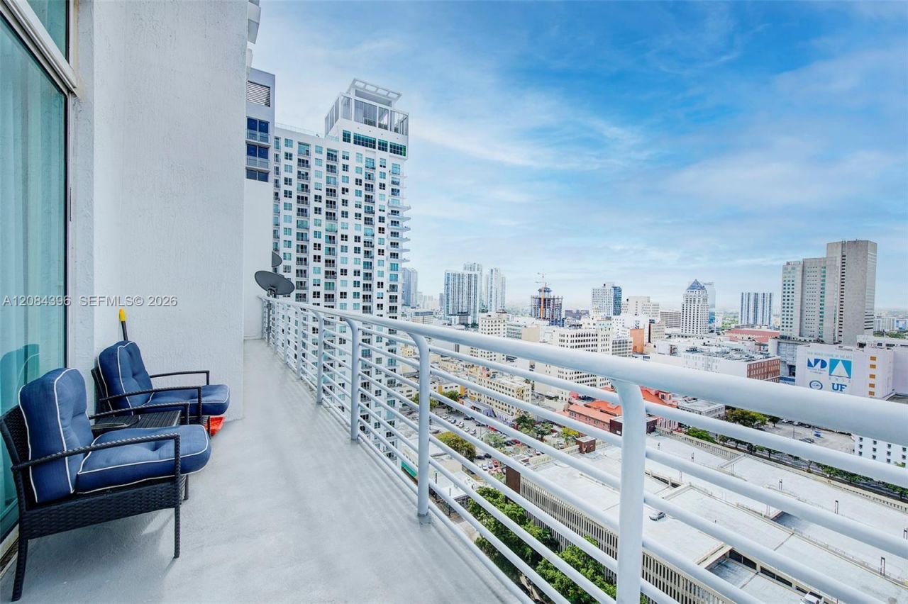 234 NE 3rd St , Unit UPH01, Miami, FL 33132 Photo