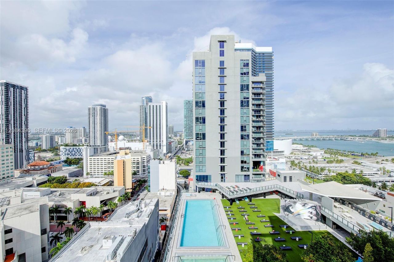 234 NE 3rd St , Unit UPH01, Miami, FL 33132 Photo
