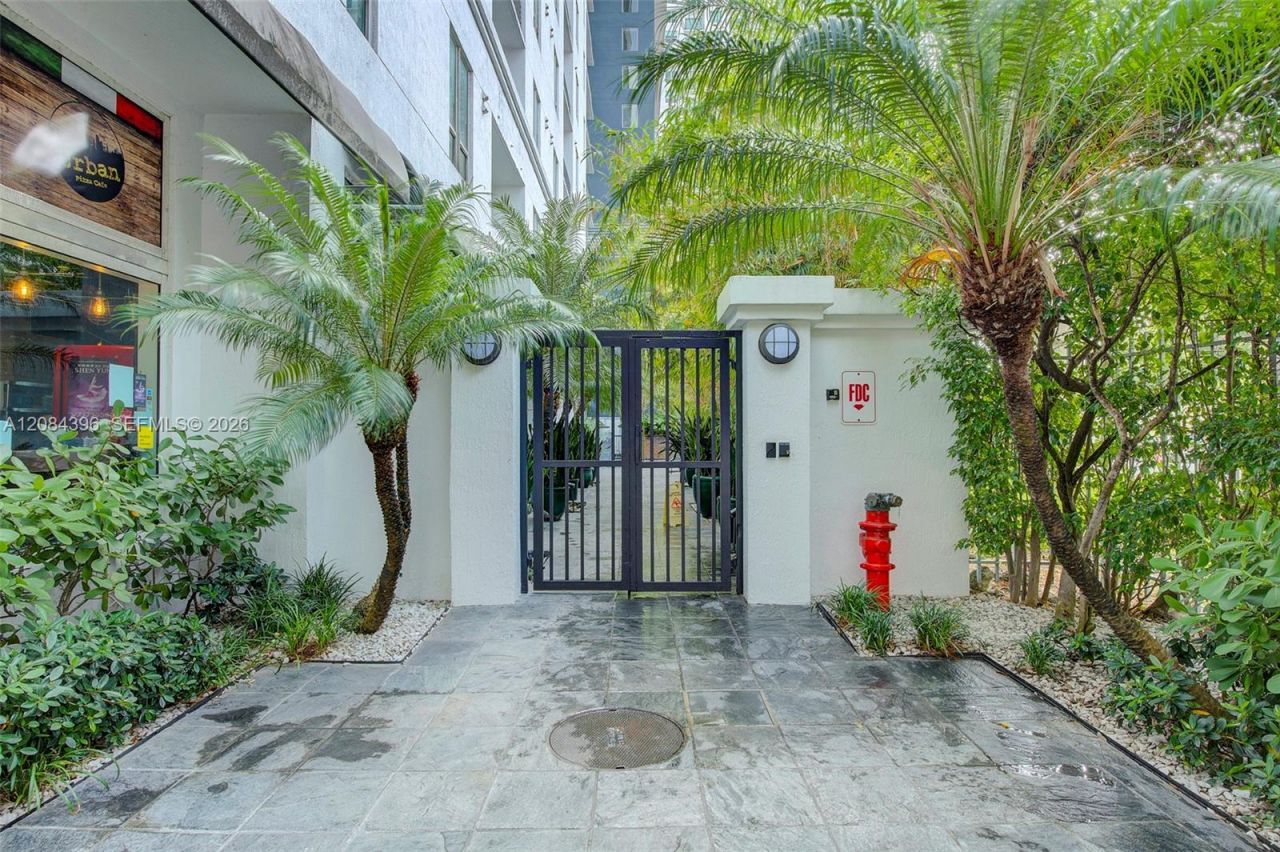 234 NE 3rd St , Unit UPH01, Miami, FL 33132 Photo