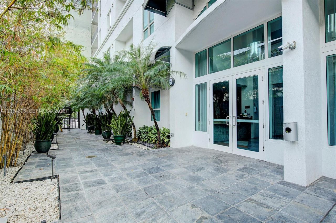 234 NE 3rd St , Unit UPH01, Miami, FL 33132 Photo
