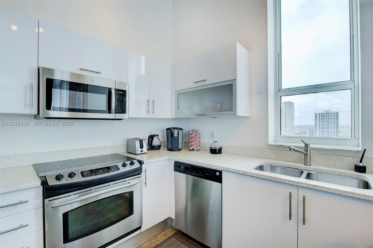 234 NE 3rd St , Unit UPH01, Miami, FL 33132 Photo