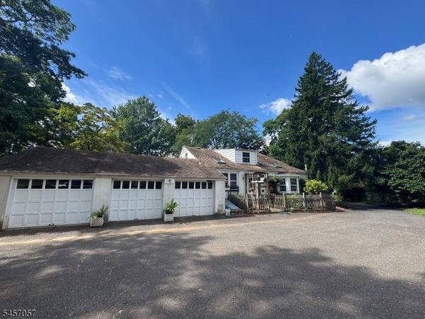 5 Oakura Ln, Bedminster, NJ 07921