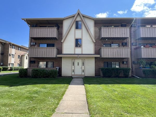 8 Echo Court , Unit 2, Vernon Hills, IL 60061