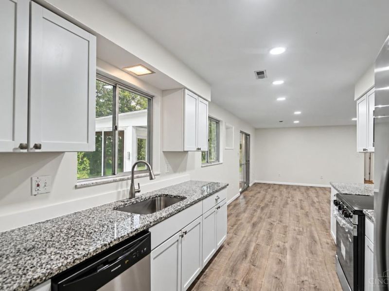 350 Blairwood Drive, Dayton, OH 45426 Photo 8