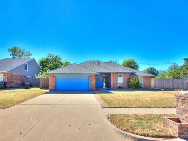 109 S Ramblin Oaks Drive, Moore, OK 73160