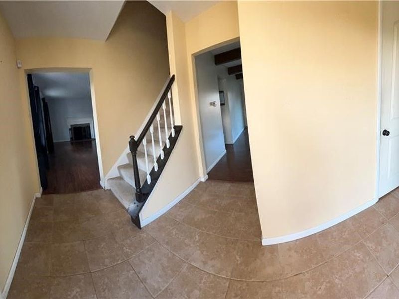 5225 Oakbriar Circle NE, Canton, OH 44705 Photo 2