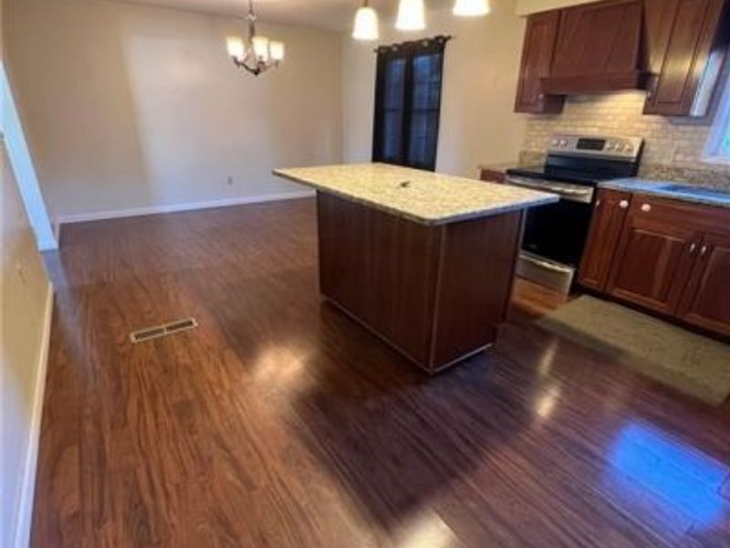 5225 Oakbriar Circle NE, Canton, OH 44705 Photo 3