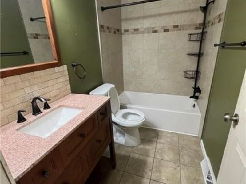 5225 Oakbriar Circle NE, Canton, OH 44705 Photo 5