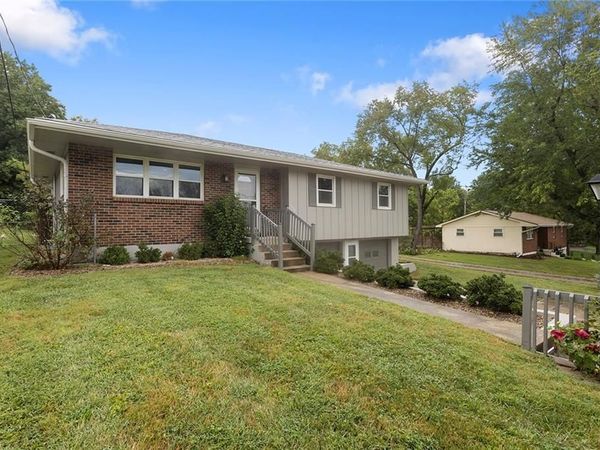 7510 Oak Street, Pleasant Valley, MO 64068
