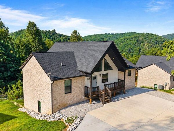 133 Pool Drive, LaFollette, TN 37766
