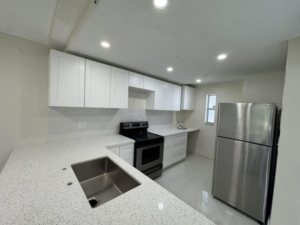 8000 FAIRVIEW Drive, Unit 209, Tamarac, FL 33321