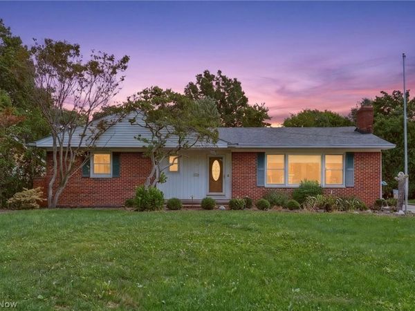 1887 Brainard Road , Lyndhurst, OH 44124