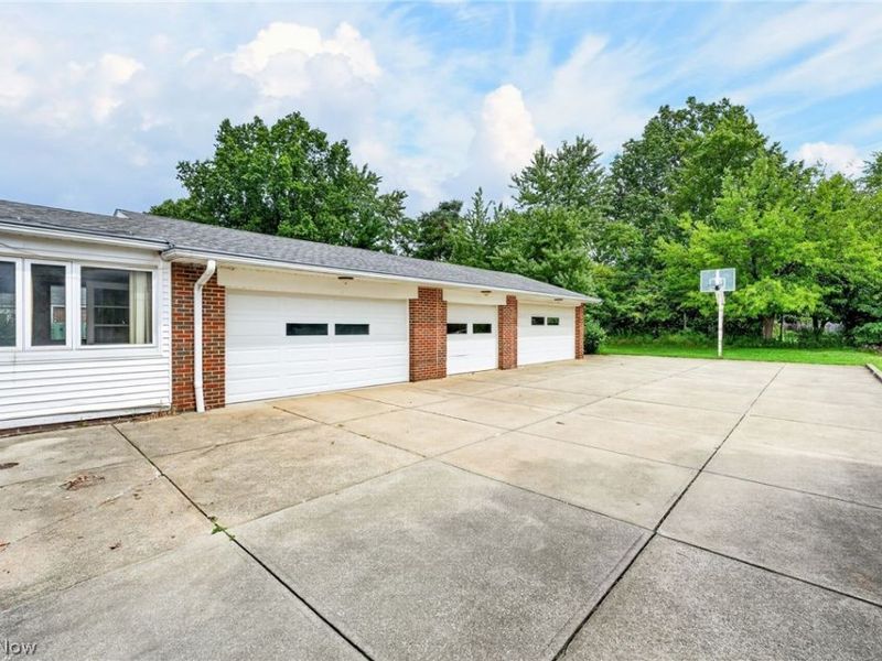 1887 Brainard Road, Lyndhurst, OH 44124 Photo 42