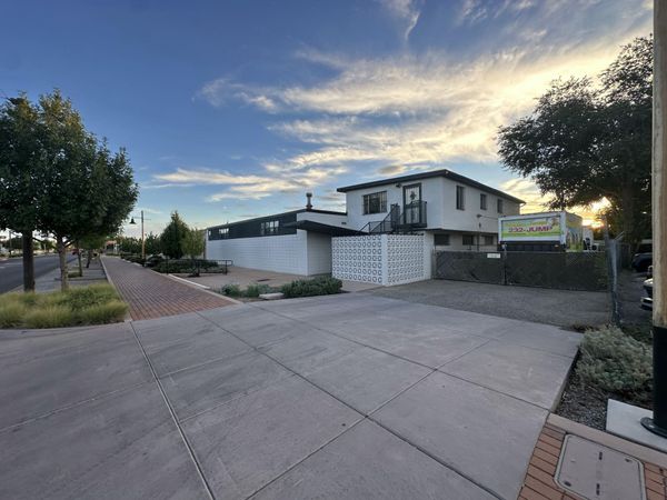 6817 4th Street NW, Los Ranchos, NM 87107