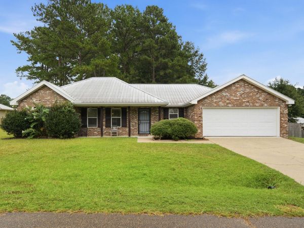 71 Nicolaus Dr., Hattiesburg, MS 39402